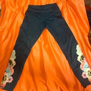 Four Athletics paleOMG leggings